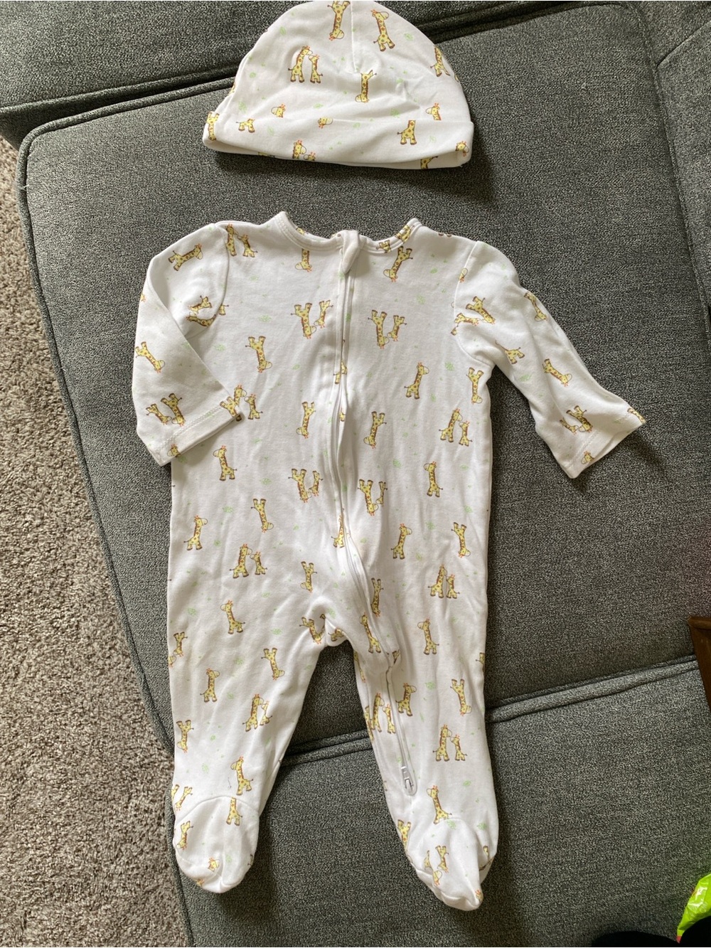 White Baby One-Piece Footed Sleeper with Yellow Giraffe Print and Cap Size 9 mo